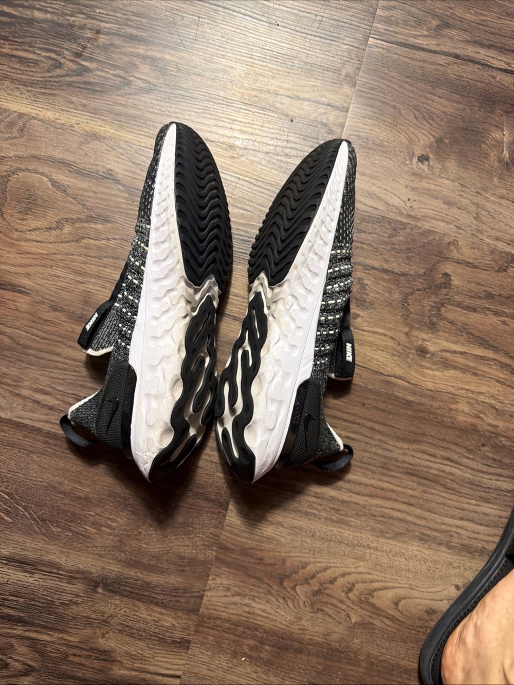 Nike React Phantom Flyknit 2 PRM Oreo Black White CJ0280-002 Sz 8 Women’s - Picture 13 of 14